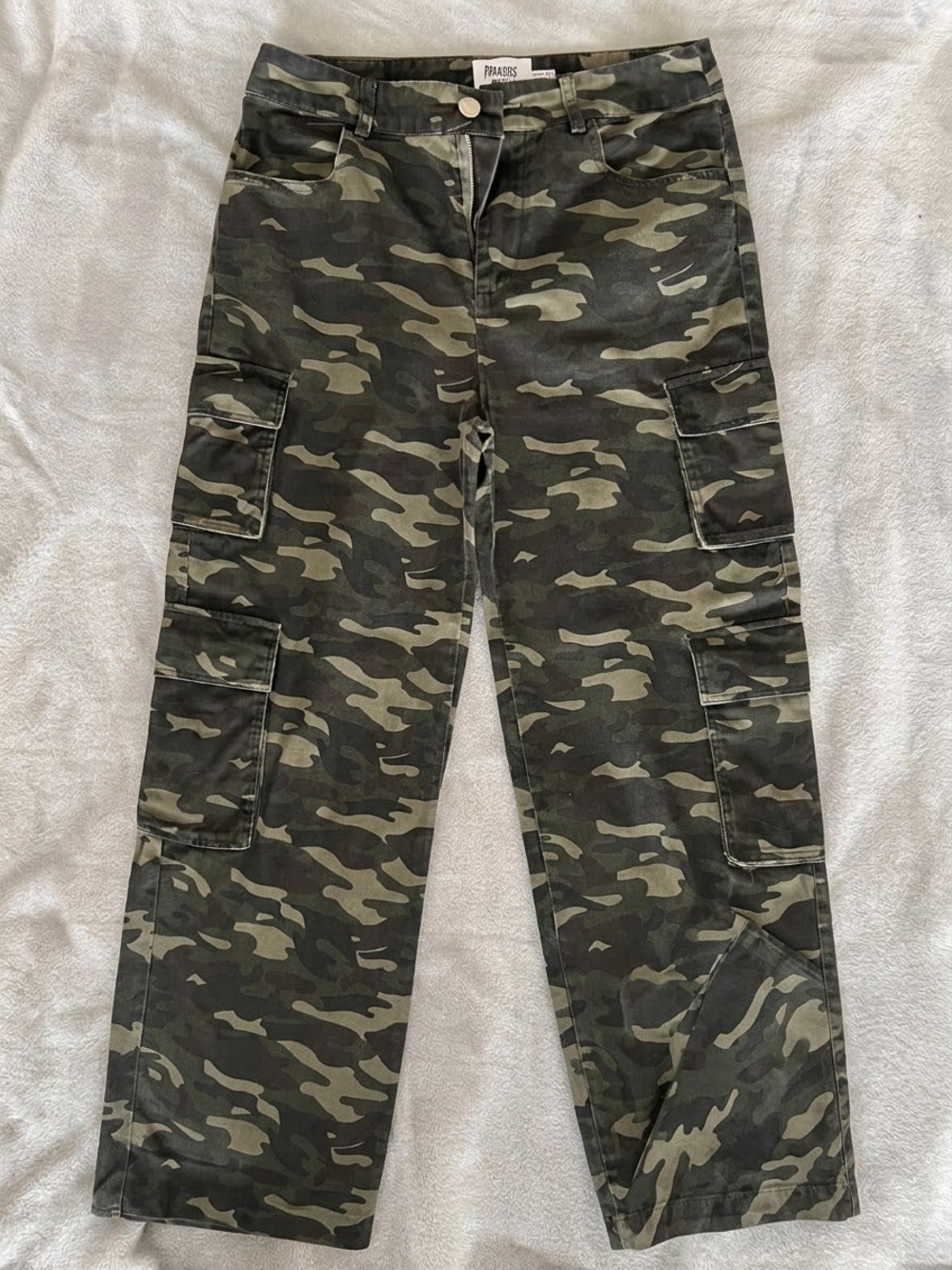 Princess Polly Women’s Camo Cargo Pants in Olive Green